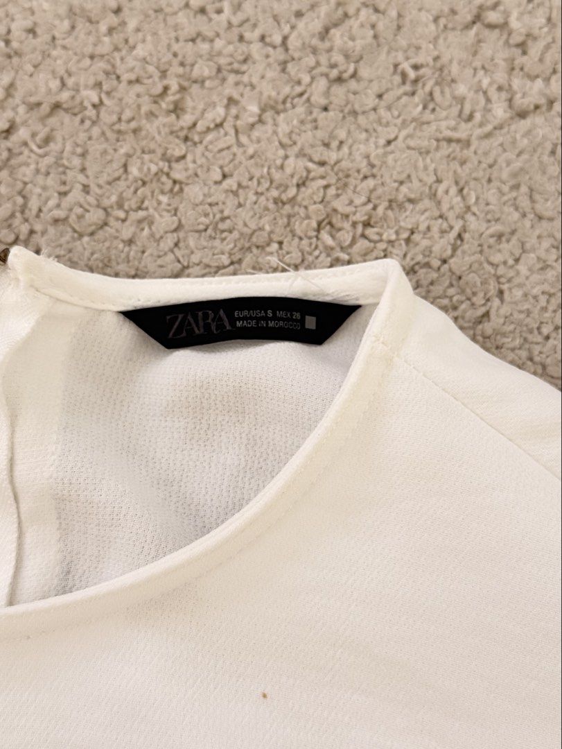 ZARA White blouse (Category: Blouses) located in San Simon. Submitted by katechicha96 (Listing ID 1466255455, Image 3). Description: .