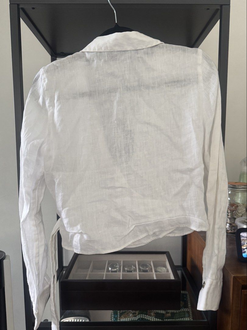 Zara White Crop Linen Wrap Blouse (Category: Blouses) located in Manila. Submitted by ramoneybaloney (Listing ID 1466299609, Image 3). Description: Fits up to Medium.