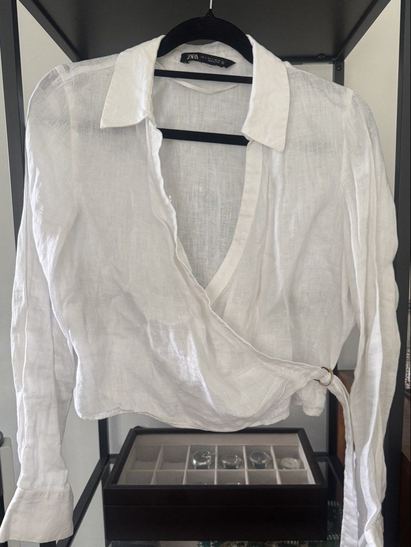 Zara White Crop Linen Wrap Blouse (Category: Blouses) located in Manila. Submitted by ramoneybaloney (Listing ID 1466299609, Image 1). Description: Fits up to Medium.