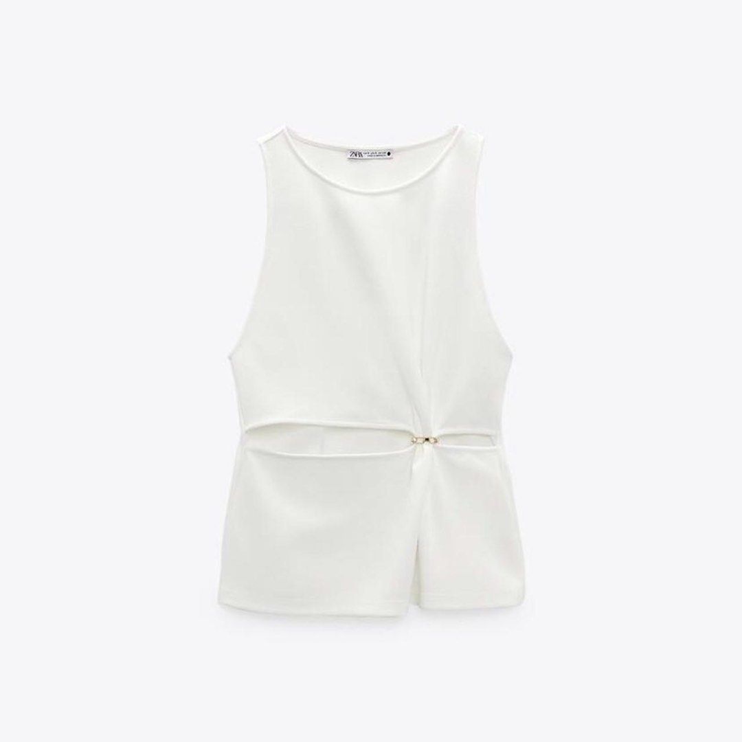 Zara White Cut-Out Sleeveless Top (Category: Sleeveless) located in San Simon. Submitted by katechicha96 (Listing ID 1466198654, Image 1). Description: .