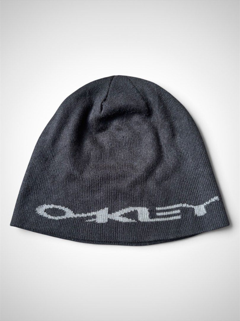 00s OAKLEY SPELLOUT LOGO BEANIE (Category: Beanies) located in Lapu Lapu. Submitted by lonearchivalry (Listing ID 1466524111, Image 1). Description: I have 2 other same exact Oakley beanies , check my profile. Issue can be seen on the pic , loose thread on the stitching resulting in a hole (repairable). .