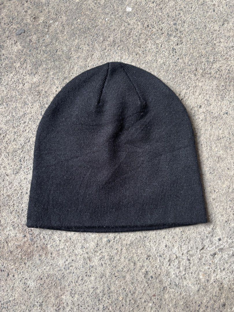 00s OAKLEY SPELLOUT LOGO BEANIE (Category: Beanies) located in Lapu Lapu. Submitted by lonearchivalry (Listing ID 1466525249, Image 3). Description: I have 3 same Oakley beanies on my profile. If u need when worn pics, just let me know. This one has a slimmer fit and slightly thinner fabric compared to the other 2, which is best for PH weather. This has the best condition of the 3 , thus pricing it higher..