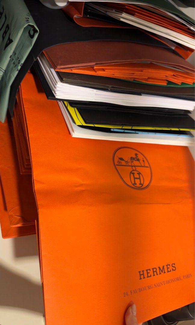 10 authentic Hermes paper bags birkin （分類：手袋及銀包）位於 Hong Kong。 由 thatoneguy00000 提交（商品編號 1466473500，圖片 1）。簡介： 50 each 450 for all。
