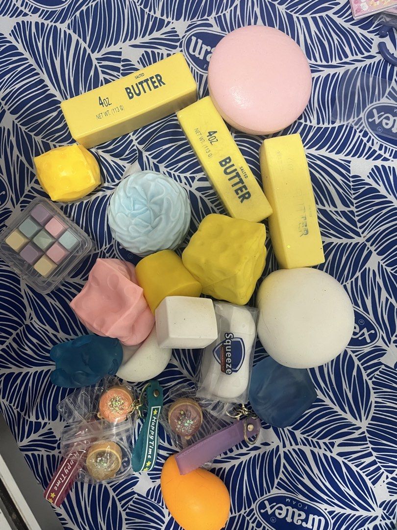 18 pcs of different squishies (Category: Plushies & Soft Toys) located in Orani. Submitted by diomahalkitasevenyrsna (Listing ID 1466476801, Image 1). Description: madumi lang sila pero maayos pa naman, pass sa maraming tanong .