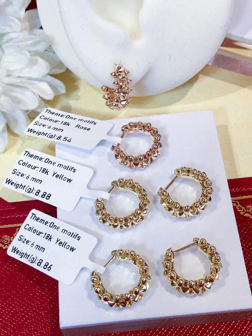 18k HongKong setting gold clash earrings (Category: Earrings) located in Manila. Submitted by bhelgoldseller2ndaccount (Listing ID 1466357035, Image 1). Description: New!!✨New!!✨New!! 18k HongKong setting Gold 9400/g 💯pawnable/naisasanla 💯with high appraisal rate 💯good investment 💯Direct supplier price 👉OPEN for resellers 🌺please take time to evaluate their actual sizes and grams 👉Best panggift for all occasions ✅ Sold per grams not per pi