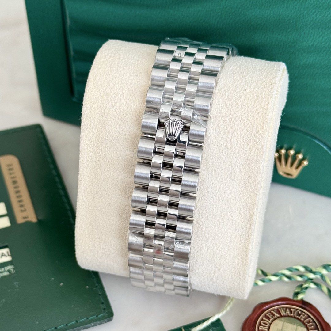 2013 Rolex Datejust 36 Silver Roman Dial Ref. 116234 (Category: Luxury Watches) located in San Juan City. Submitted by vpsantos (Listing ID 1466456486, Image 3). Description: 2013 Rolex Datejust 36 Silver Roman Dial Ref. 116234 -9.7/10 Excellent Condition -Local AD (2013) -36mm Case Size / 22 Links -Cal. 3135 Automatic Movement -Inclusions: Complete Box and Papers Price: P528,000.00 Only 📍All watches are open for viewing — Greenhills, San Juan C