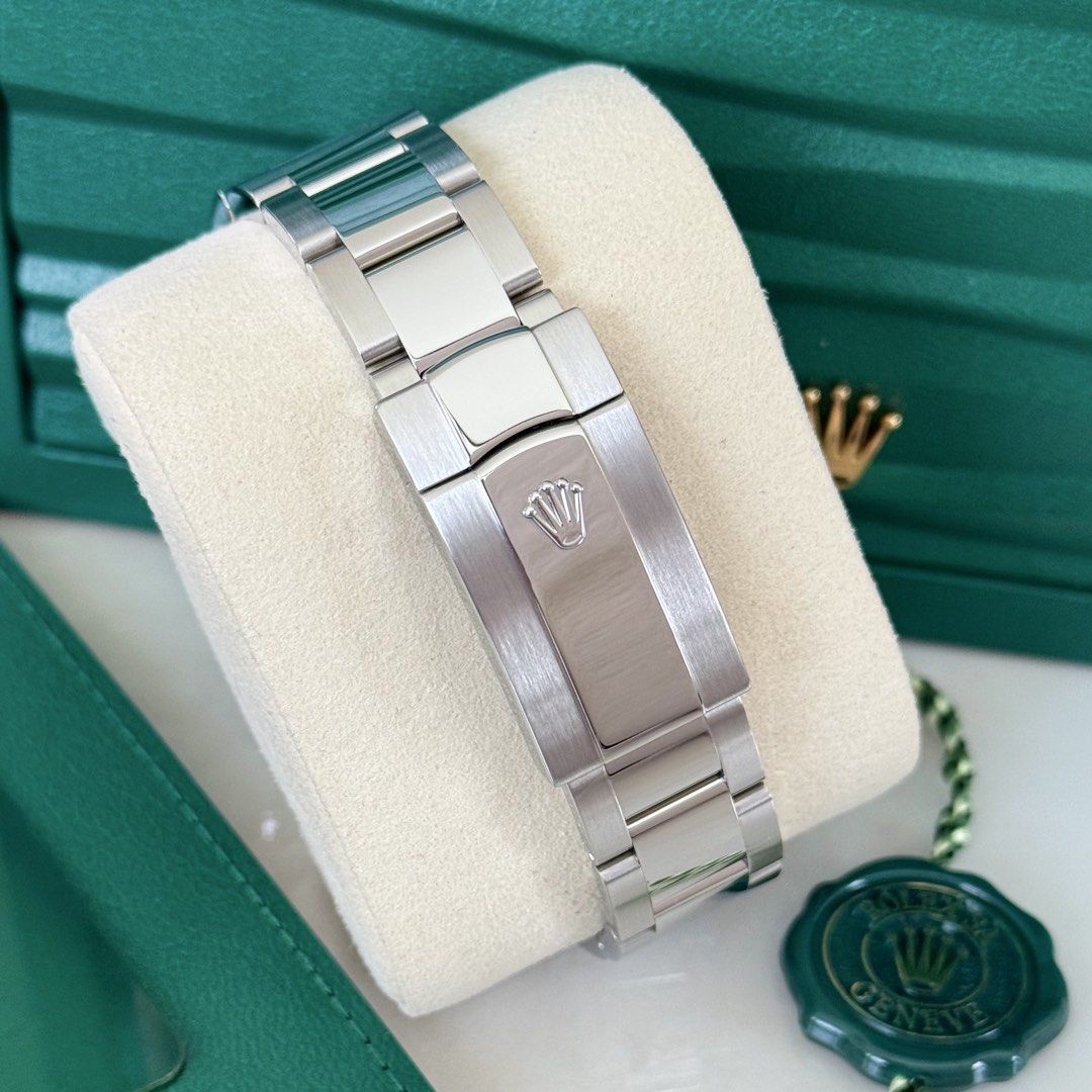 2025 Rolex Datejust 41 Bright Blue Dial Ref. 126300 (Category: Luxury Watches) located in San Juan City. Submitted by vpsantos (Listing ID 1466455869, Image 3). Description: 2025 Rolex Datejust 41 Bright Blue Dial Ref. 126300 -9.9/10 Like New Condition -Foreign AD (2025) with International Warranty until 2025 -41mm case size -Cal 3235 Automatic Movement (70hrs Power Reserve) -Complete Set Price: P598,000.00 Only ✅ Cash / Credit Card ✅ Trades Acce