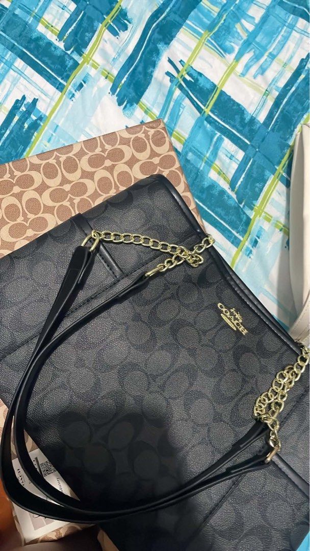 2 bags for only 1500 (Category: Announcements) located in Manila. Submitted by fastdolphin_9638dc (Listing ID 1466508142, Image 2). Description: .