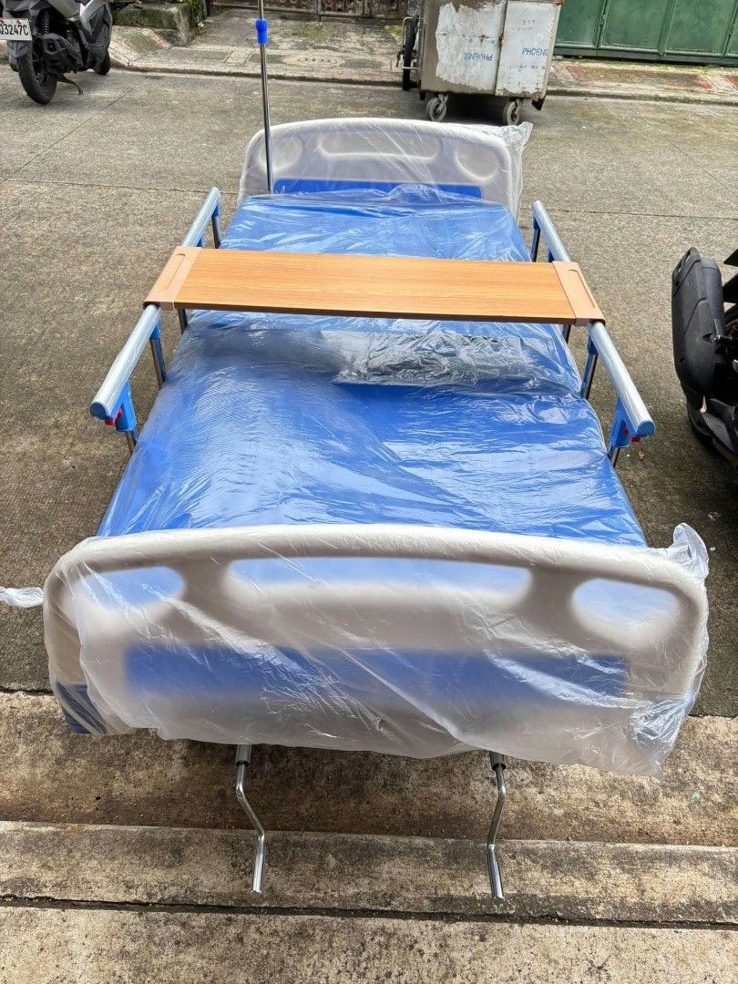 2 Cranks Hospital Bed Complete unit (Category: Medical Supplies & Tools) located in Manila. Submitted by abeguel216 (Listing ID 1466378435, Image 2). Description: Sameday delivery Brandnew Complete set Single bed size (36" * 75") 6 months warranty 1 week replacement warranty Heavy duty and high quality Cash on delivery Gcash payment Bank transfer Pick up.