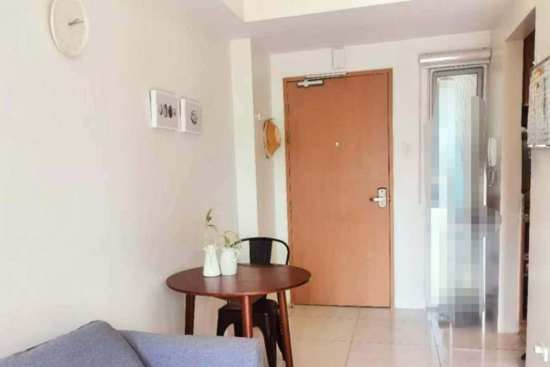2-Bedroom Corner Unit at Time Square West, BGC (Category: Apartments & Condos) located in Taguig. Submitted by jayroddanganan (Listing ID 1466467202, Image 3). Description: Property Code: DS88-007054 Location: BGC, Taguig City Property Details Floor Area: 61 sqm Bedrooms: 2 Bathrooms: 2 Parking: 1 Furnishing: Fully Furnished Title Status: Clean Title Property Features ✔ Corner unit ✔ With storage room ✔ With balcony facing the amenities ✔ Fully f