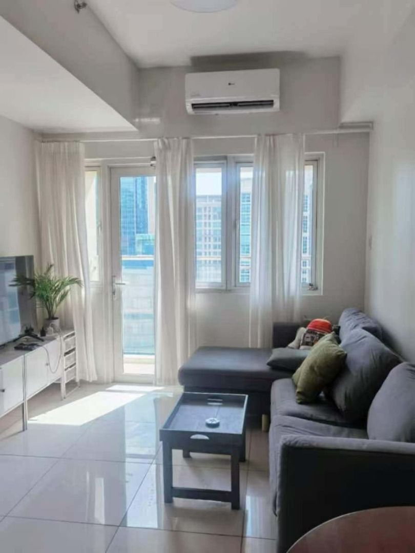 2-Bedroom Corner Unit at Time Square West, BGC (Category: Apartments & Condos) located in Taguig. Submitted by jayroddanganan (Listing ID 1466467202, Image 2). Description: Property Code: DS88-007054 Location: BGC, Taguig City Property Details Floor Area: 61 sqm Bedrooms: 2 Bathrooms: 2 Parking: 1 Furnishing: Fully Furnished Title Status: Clean Title Property Features ✔ Corner unit ✔ With storage room ✔ With balcony facing the amenities ✔ Fully f