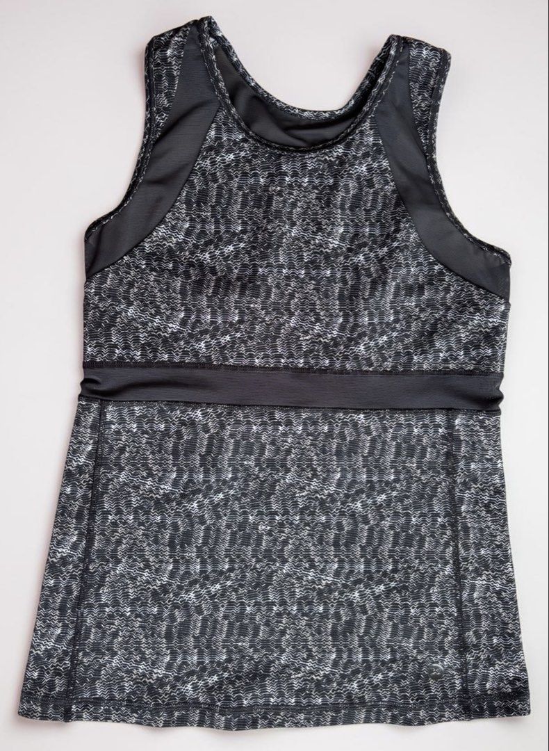 2XU Active Tank Top Black White Pattern (Category: Activewear) located in Iloilo. Submitted by oddforest.c9c7d5 (Listing ID 1466563316, Image 1). Description: - Brand: 2XU - Size: Medium - Color/Design: Black and white patterned print - Breathability: Mesh panels at shoulders and upper back for extra airflow - Fit: Snug fit through the chest, lightweight performance fabric - Best for Small- Med - L 23 W 17.5 .