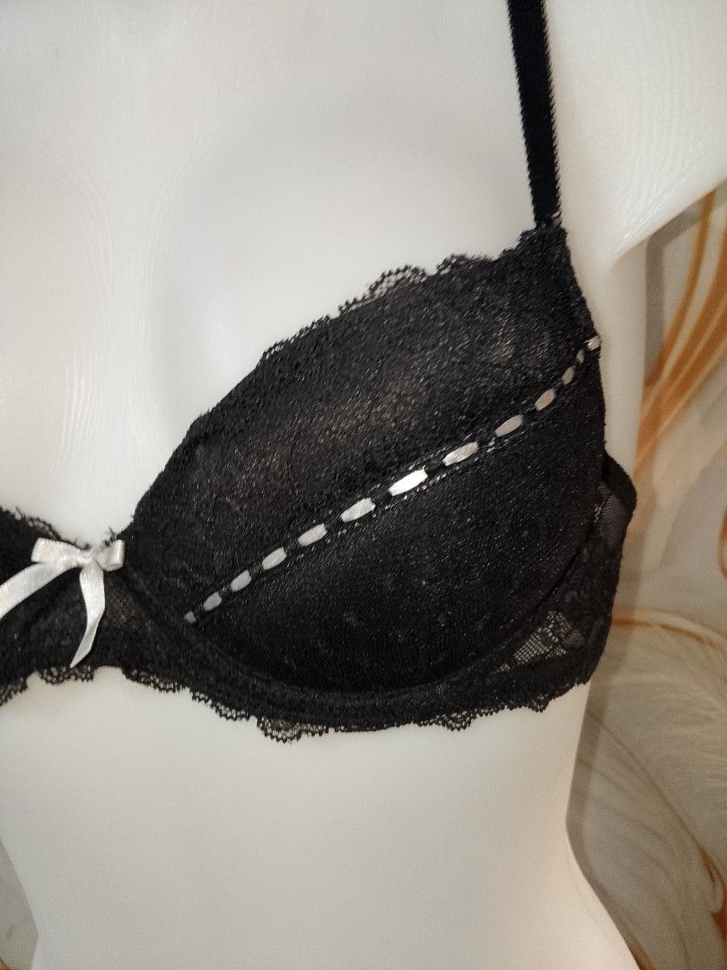 36a H&M push up bra black and white with underwire (Category: Undergarments & Loungewear) located in Manila. Submitted by truecrystal-1407 (Listing ID 1466340522, Image 2). Description: original H&M.