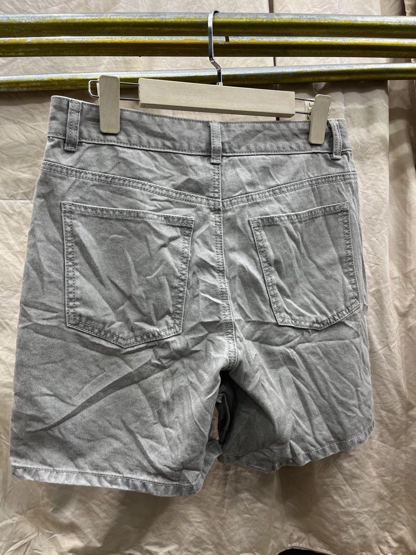 8 Seconds Gray Denim Shorts Size 73 (Category: Shorts) located in Kidapawan. Submitted by azythrift (Listing ID 1466465538, Image 3). Description: - Brand: 8 Seconds - Color: Gray - Size: 73 (fits waist 75cm, height 168cm) - Material: 100% Cotton - Features: Front and back pockets, belt loops, button fly closure - Care: Hand wash only - Origin: Made in Vietnam.