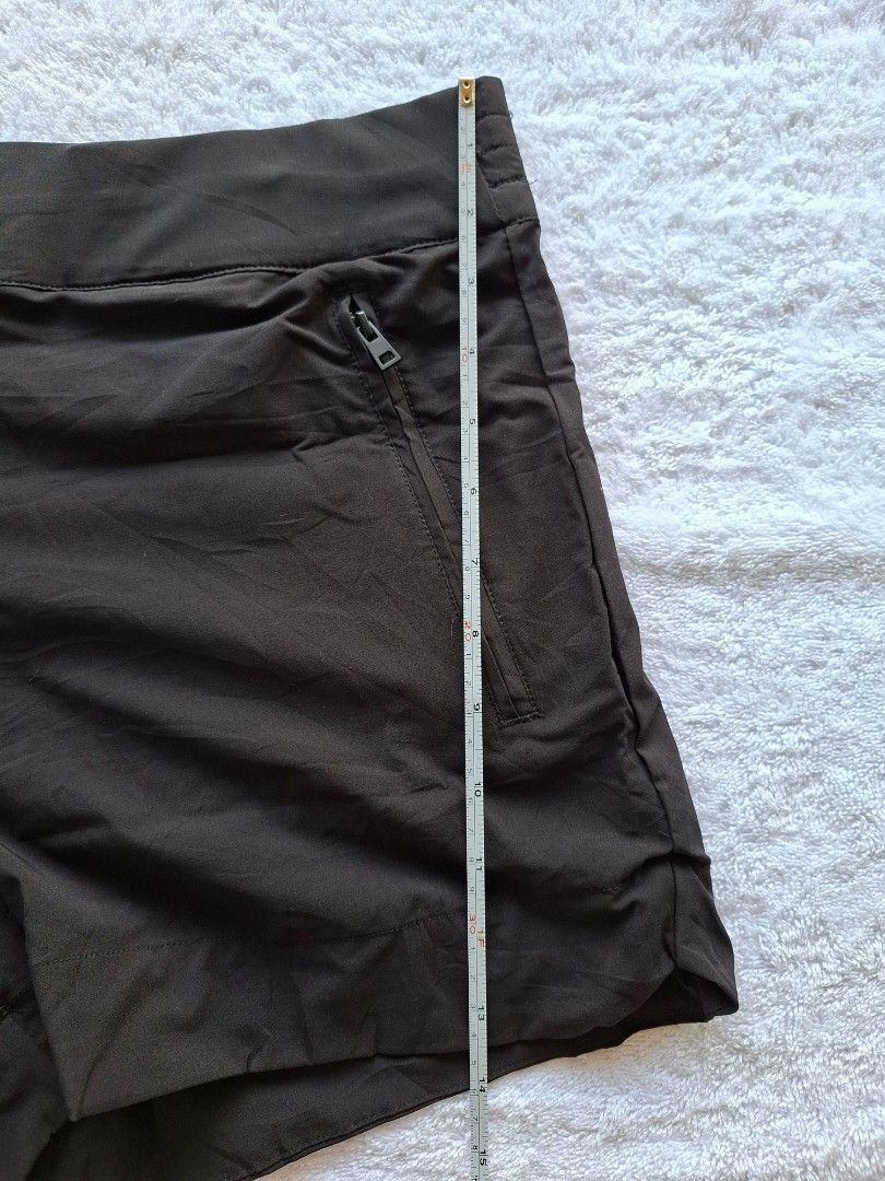 90 degrees by reflex black short - XL (Category: Shorts) located in Abucay. Submitted by petiteprettyboutiquev2 (Listing ID 1466355651, Image 3). Description: almost newww.. 2 zipped pockets with 1 back pocket😍 + SF(J&T).