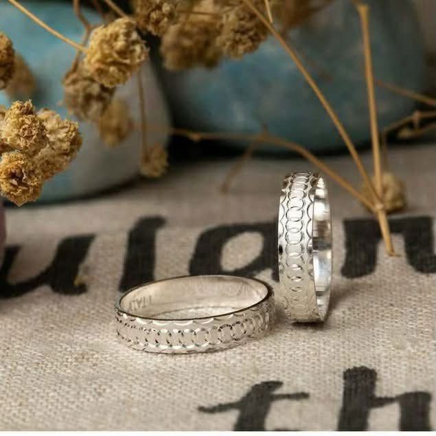 92.5 Sterling Silver Couple Ring/ Wedding Ring (Authentic) (Category: Jewelry) located in Manila. Submitted by pulzerasjewelry (Listing ID 1466422964, Image 3). Description: 100% Authentic 925 Silver Authentic Sterling Silver made in Italy ✔️Authentic 92.5 Sterling Silver ✔️Authentic Silver ✔️Zirconian Stone ✔️Made in Italy •Same day delivery for Metro Manila via Lalamove/Grab🛵 •LBC Shipment for Provinces area •Tiktok Checkout option •Shipping N