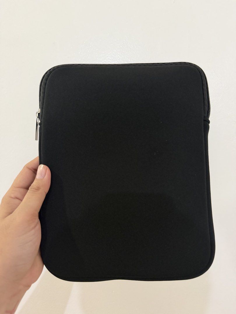 ‼️ 98! IPAD MINI POUCH (Category: Purses & Pouches) located in Tuguegarao City. Submitted by abs_reyes (Listing ID 1466422895, Image 2). Description: Brandnew no issue at all! Mukhang bago pa look at the photos to check the condition of the item. Reason for selling, wrong size ipad A17 pouch ako pero ipad mini pouch ang pinadala. Legit seller Since 2015 ❤️‍🔥❤️‍🔥❤️‍🔥 Payment through Gcash, Shipping through Jnt express or your preferred courier!