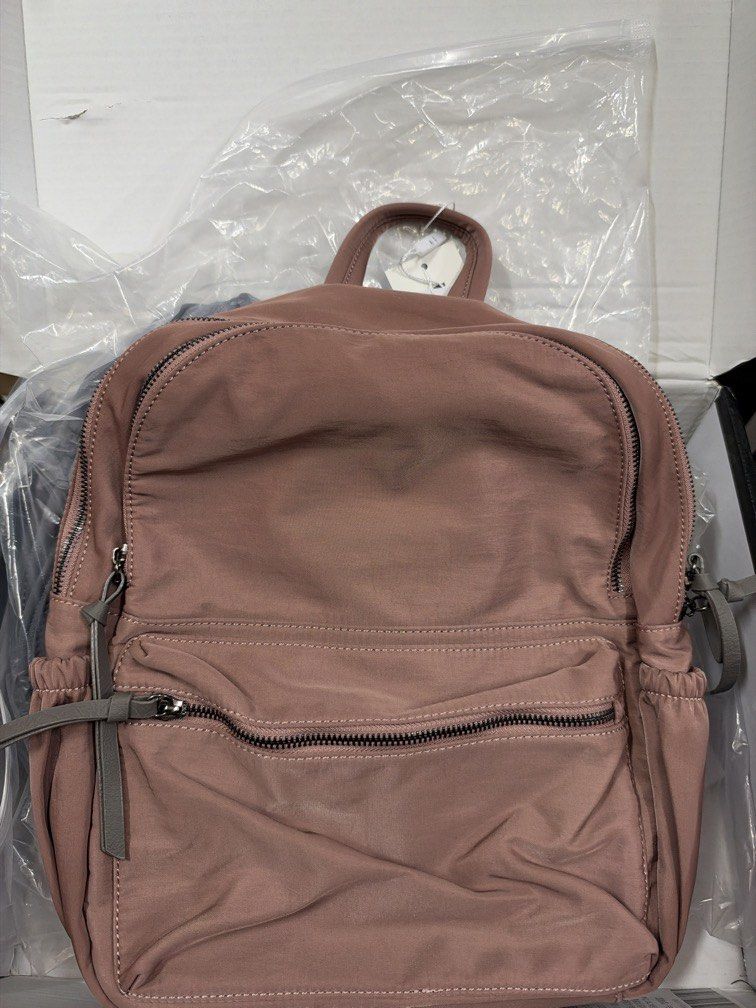 背囊 backpack （分類：背囊）位於 Hong Kong。 由 0823Carson 提交（商品編號 1466445854，圖片 2）。簡介： 請找我如需要更多圖片 Contact me if you want more picture 80@1。