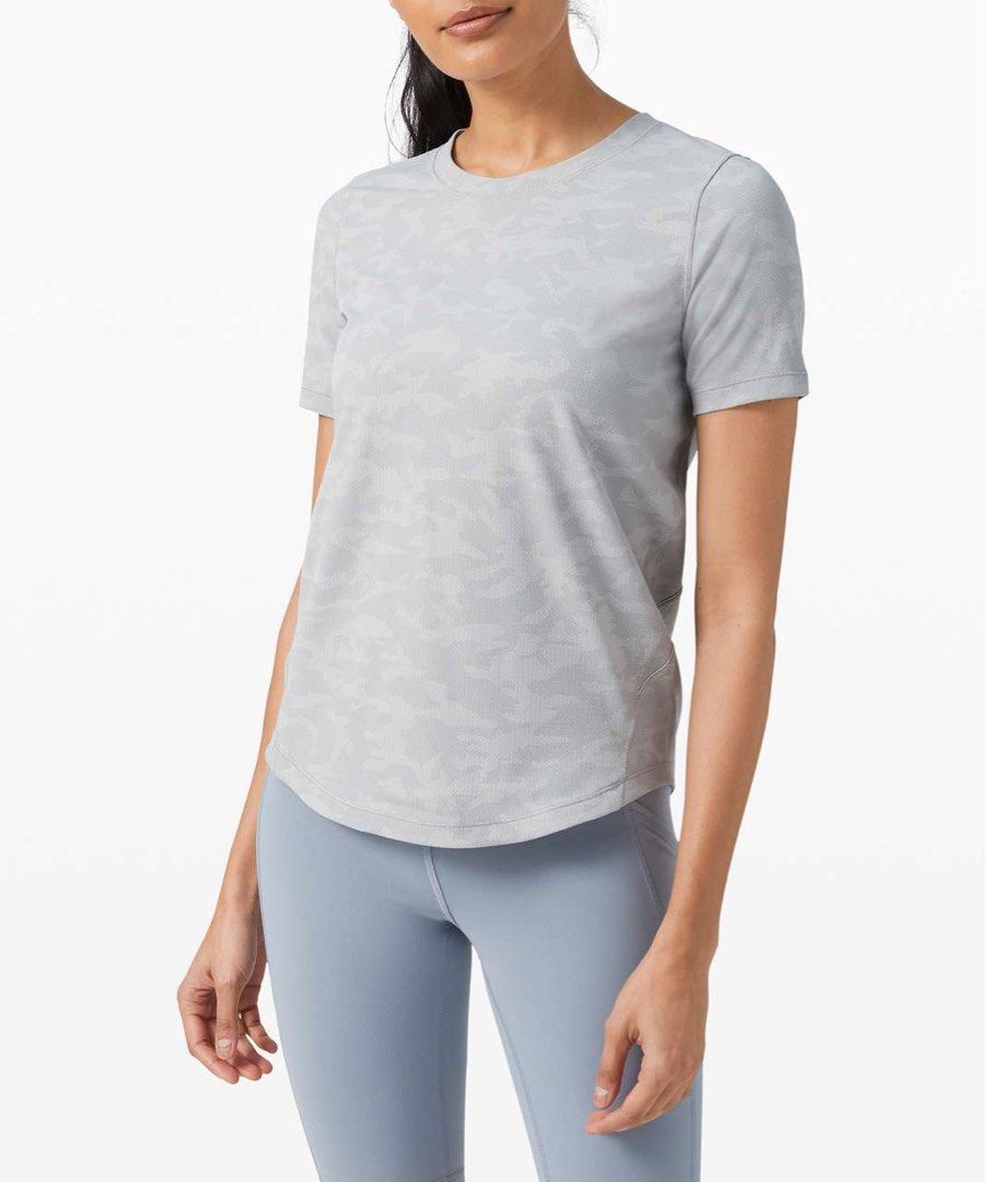 ♻ LULULEMON Long Distance ♻ (Category: Activewear) located in Dumaguete. Submitted by rjapparel24 (Listing ID 1466383965, Image 2). Description: ♻ LULULEMON Long Distance ♻ Size: S-M Length: 25 / Width: 18 Good As New Condition Color rate: 10 /10 Complete tags / NO ISSUE Just do pm if your interested 📩 650 + SF.
