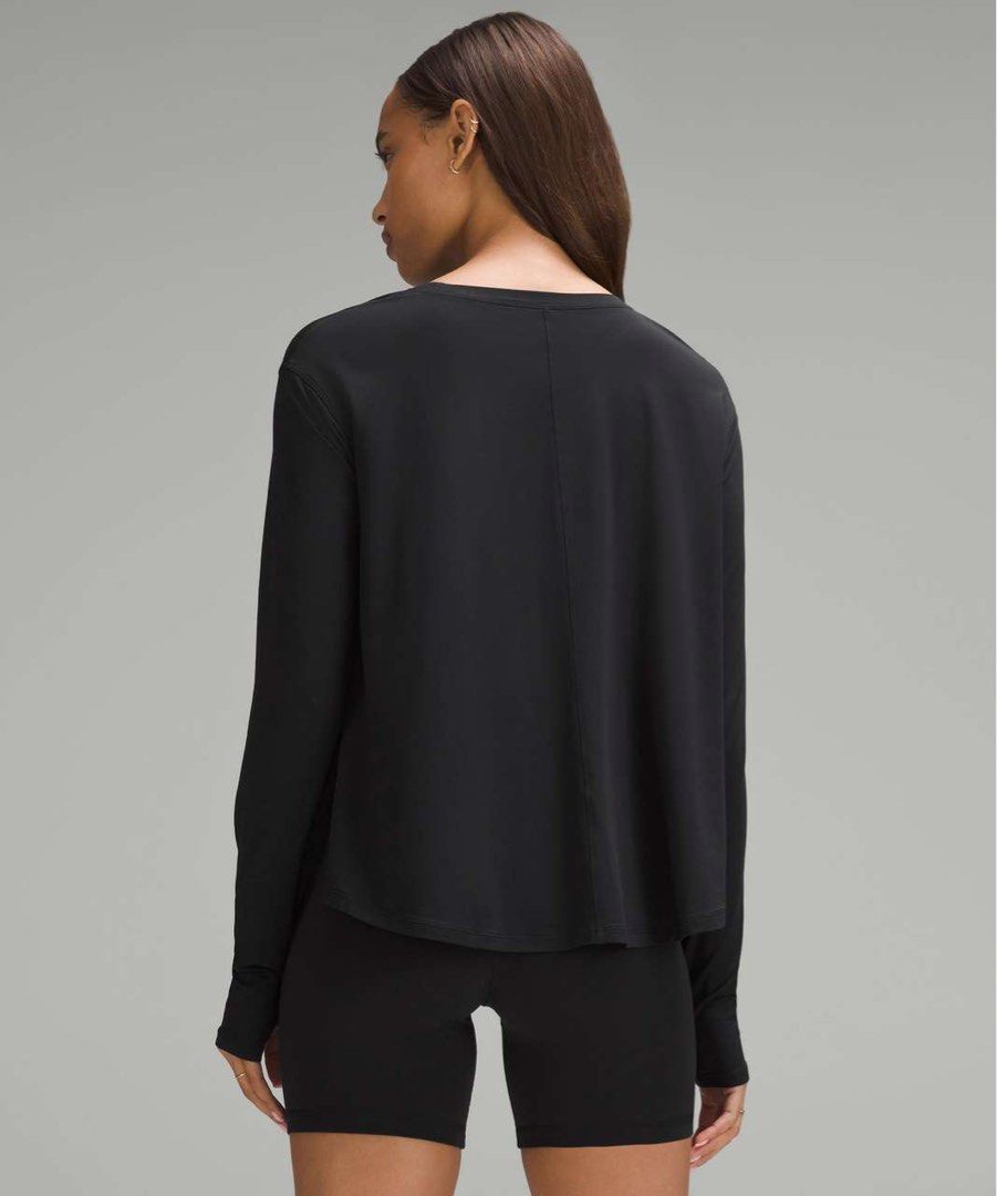♻ LULULEMON Modal Relaxed fit♻ (Category: Activewear) located in Dumaguete. Submitted by rjapparel24 (Listing ID 1466384724, Image 2). Description: ♻ LULULEMON Modal Relaxed fit♻ Size: S-M on tag Length: 20 / Width: 19 Good As New Condition Color rate: 10 /10 Complete tags / NO ISSUE Just do pm if your interested 📩 650 + SF.