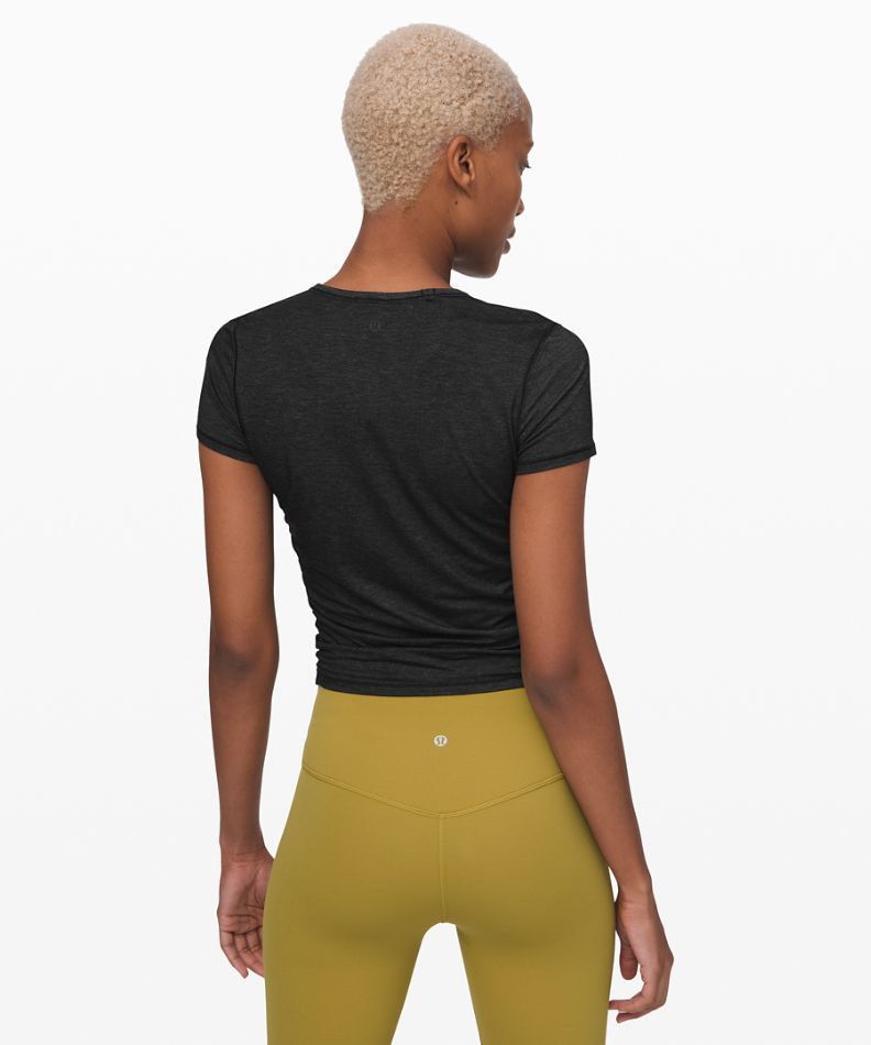 ♻ LULULEMON Truthful form ♻ (Category: Activewear) located in Dumaguete. Submitted by rjapparel24 (Listing ID 1466380921, Image 2). Description: ♻ LULULEMON Truthful form ♻ Size: Small Length: 18 / Width: 16 Good As New Condition Color rate: 10 /10 Complete tags / NO ISSUE Just do pm if your interested 📩 650 + SF.