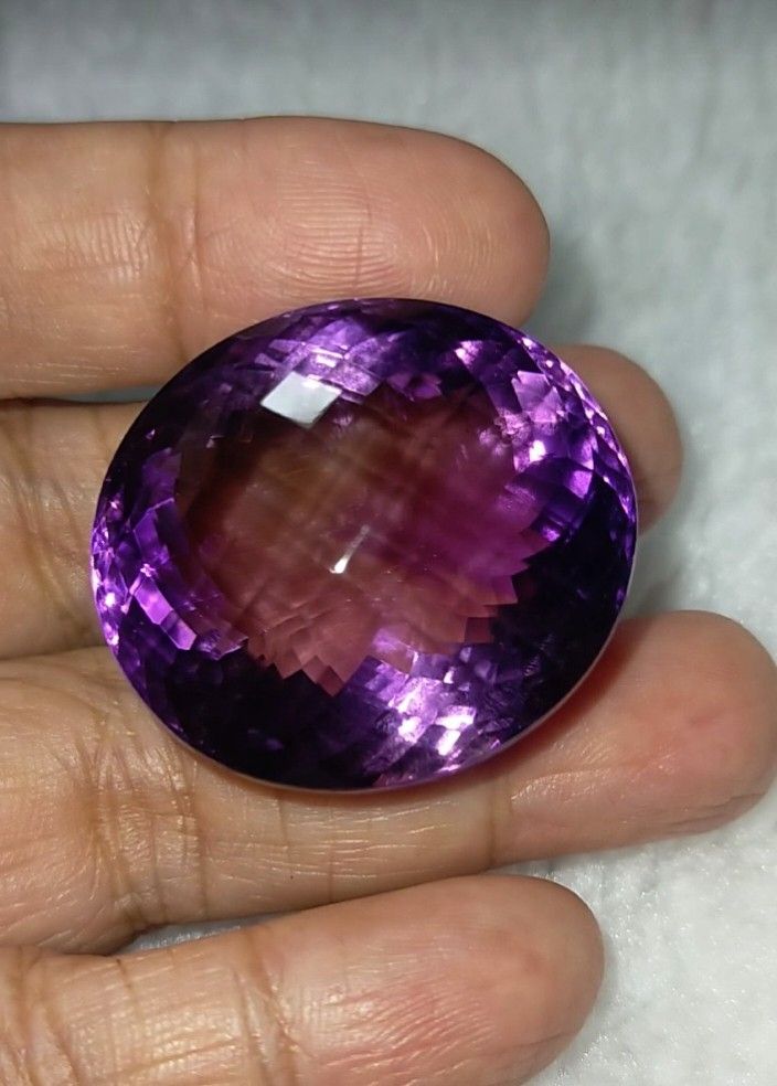 💯 Natural AMETHYST loose (Category: Precious Stones) located in Kawit. Submitted by authentic_gemstones_byalton (Listing ID 1466486493, Image 2). Description: AVAILABLE ❗ COLLECTIBLE PIECE ❗ 💯 NATURAL URUGUAYAN AMETHYST LOOSE -109.6 carats -31.0x27.0x21.0 (mm) dimension -Oval checkerboard mixed faceted cut -VVS (clarity) -Unheated/untreated -W/ certificate of authenticity -7.0 (hardness) -100% brand new item -Uruguay (origin) #amethyst #Natural