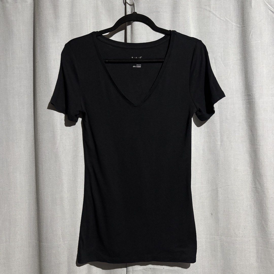 A New Day Black V-Neck Tshirt (Category: Shirts) located in Tanjay. Submitted by febmarie (Listing ID 1466467993, Image 1). Description: 📍 Negros Oriental 📦 J&T — SF c/o buyer .