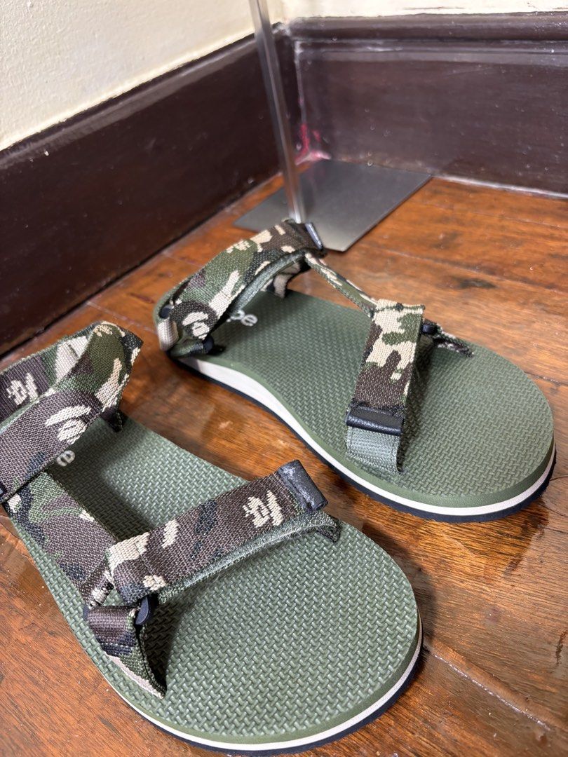 Aape Camo Sandals (Category: Slippers & Slides) located in Manila. Submitted by earlylifecrisis3 (Listing ID 1466461579, Image 2). Description: Size 9 Condition 9.5/10 Measure it by inch Insole: 11 Outsole: 11.5 Heels: 1.2 •Refund / Returns not allowed allowed •Please do check the dimensions size on labels sometimes are not accurate on the sizing •Ask me before purchasing.