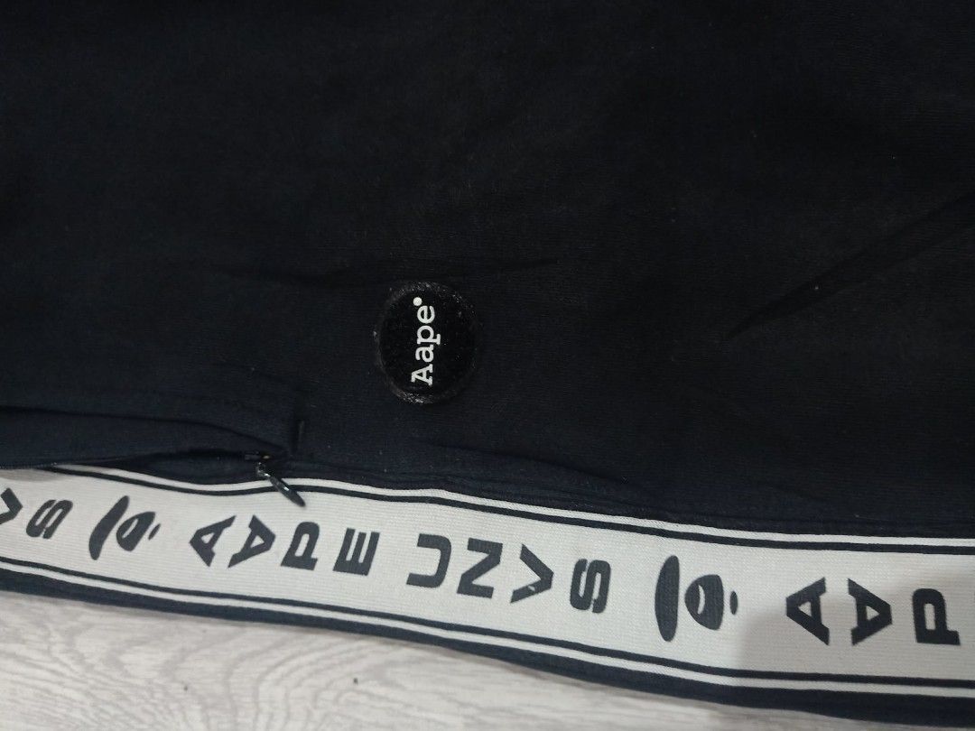 Aape UNVS Jogger Pants (Category: Joggers) located in Manila. Submitted by thriftyasher.2601. (Listing ID 1466471914, Image 2). Description: Missing Drawstring.