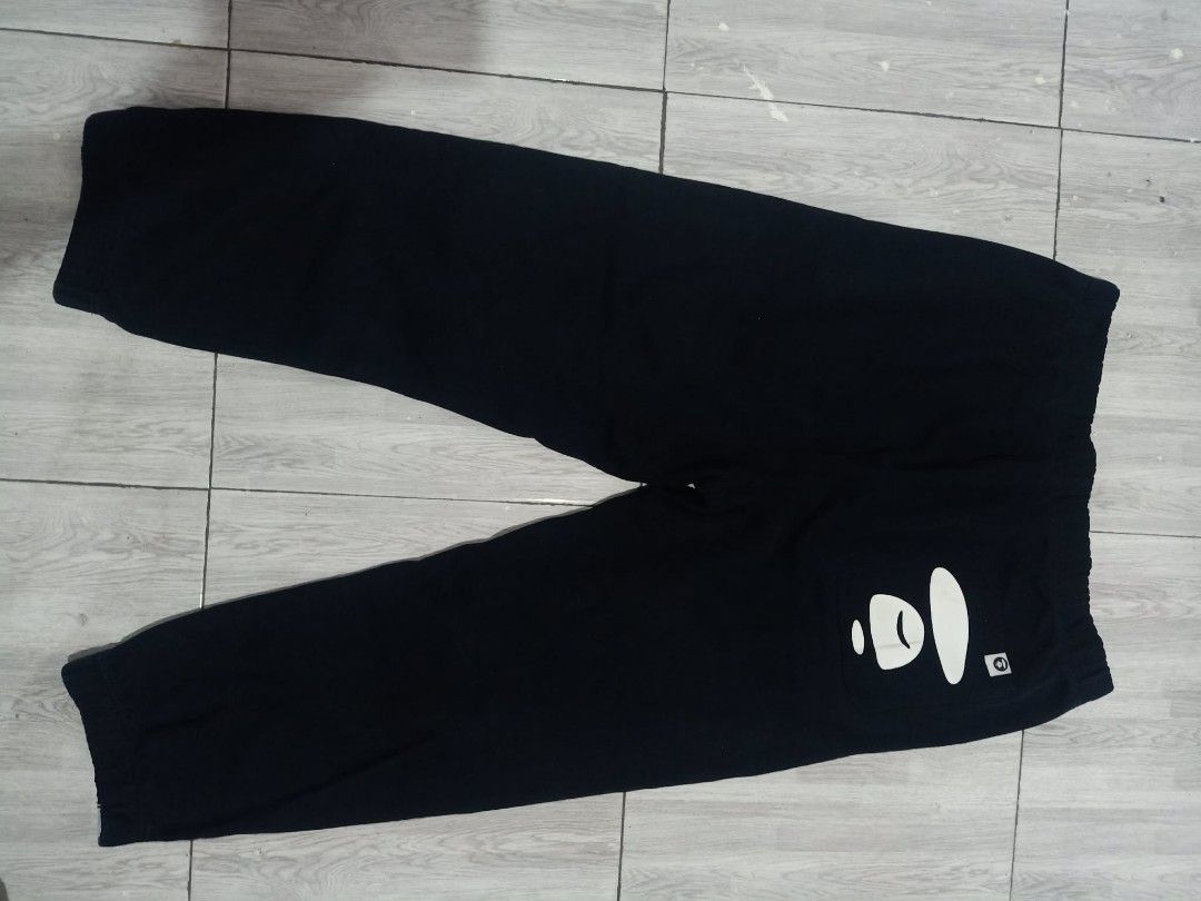 Aape UNVS Jogger Pants (Category: Joggers) located in Manila. Submitted by thriftyasher.2601. (Listing ID 1466471914, Image 3). Description: Missing Drawstring.