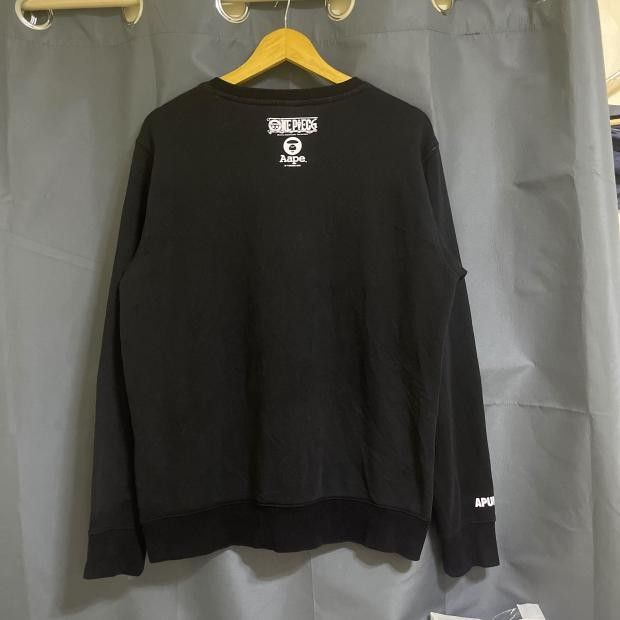 AAPE x ONE PIECE Sweater (Category: Coats, Jackets and Outerwear) located in Manila. Submitted by kelly_thrifts (Listing ID 1466546050, Image 2). Description: Aape x One piece Sweater Width - 22 Inches Length - 27 Inches Authentic/Legit Color rate - 9/10 Condition - 9/10 Very Minimal Hairlines on small prints Minimal graphic fade.
