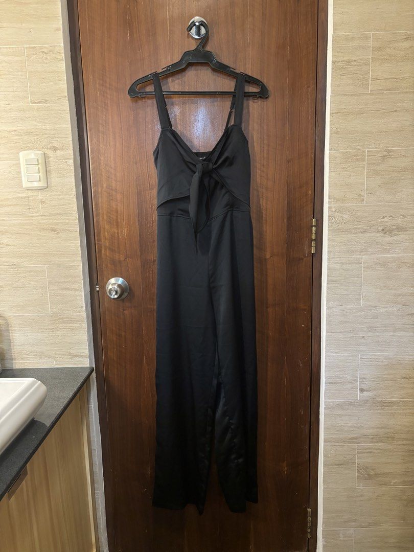 Abercrombie & Fitch Black Jumpsuit (Category: Jumpsuits) located in Muntinlupa City. Submitted by juliegarcia (Listing ID 1466443274, Image 1). Description: 🚢 Shipping fee not included. 💸 Price negotiable. 💌 DM for more photos & info. .