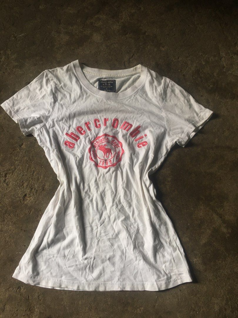 ABERCROMBIE WHITE TEE SIZE M ON TAG (Category: Shirts) located in Davao. Submitted by rasthrift22 (Listing ID 1466384016, Image 1). Description: SIZE MEDIUM ON TAG NO ISSUES NEED WASH ONLY EXCELLENT CONDITION COLOR RATE 9.8/10.