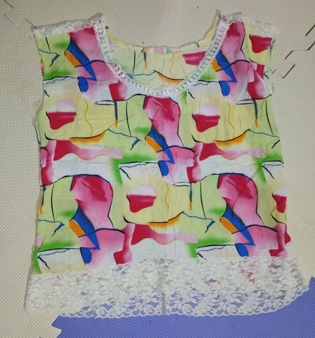 Abstract Print Cami Top (Category: Sleeveless) located in Santa Maria. Submitted by itsmacmacky (Listing ID 1466531247, Image 1). Description: Abstract Print Cami Top Sleeveless with lace hem Size : S Colorful & comfy.
