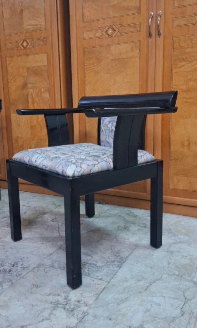 Accent Chair (Category: Chairs) located in Quezon City. Submitted by dannikkishoppe2 (Listing ID 1466553131, Image 2). Description: Accent Chair ‼️₱3800‼️ *solid wood frame *soft foam covered with fabric material Please manage your expectations as there might be minimal flaws. Color may vary due to lighting, it may appear darker or lighter in person. Check photos first before buying. Please refrain from purchasing if you are particular about USED