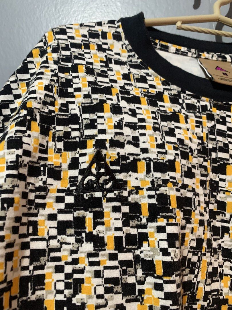 ACG Tee (Category: Activewear) located in Tagbina. Submitted by maxy123_490 (Listing ID 1466526319, Image 3). Description: LIKE NEW CONDITION LARGE NO VISIBLE FLAWS DETAILS POSTED.