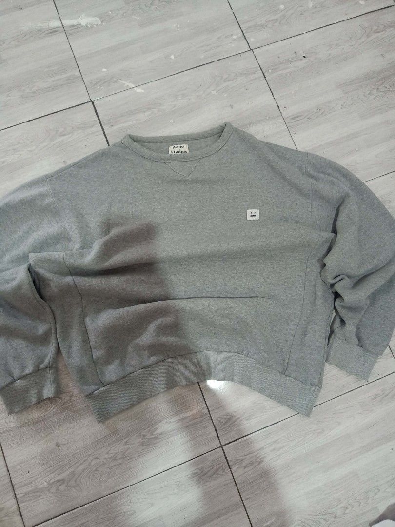 Acne Studios Sweater L (Category: Coats, Jackets and Outerwear) located in Manila. Submitted by thriftyasher.2601. (Listing ID 1466471322, Image 1). Description: .
