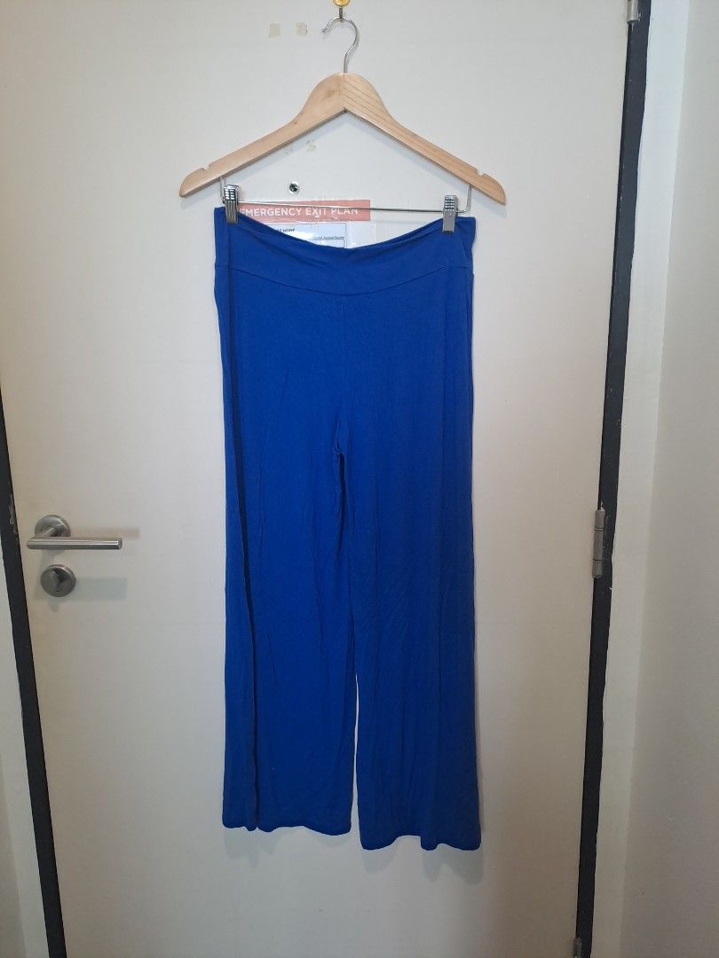 Active pro wide Leg Pants (Category: Other Bottoms) located in Manila. Submitted by joanbalde39643 (Listing ID 1466440965, Image 2). Description: These are active pro royal blue palazzo pants featuring a comfortable, wide fold-over waistband and a fluid, wide-leg silhouette..