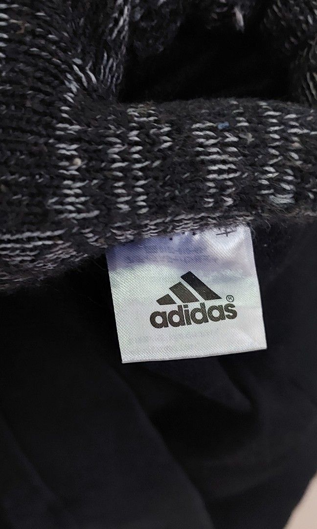 Adidas Comics Panda Printing Hoodie (Category: Luxury Apparel) located in Pozorrubio. Submitted by infinite_grind_0.1 (Listing ID 1466450772, Image 2). Description: adidas Comics Panda Printing Hoodie 350 size on tape chest 21 length 27.
