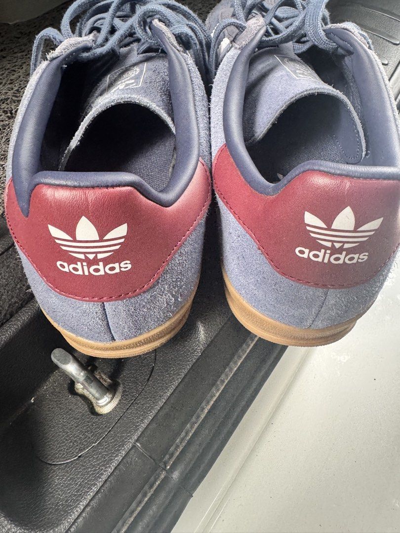 ADIDAS GAZELLE (Category: Sneakers) located in Pasig City. Submitted by brothermikeandthe_mrs. (Listing ID 1466339650, Image 2). Description: USED BUT IN VERY GOOD CONDITION. NO HEEL DRAG. Selling for P2,500.00 Brand New Price:P7,300.00 Still with the Original box.