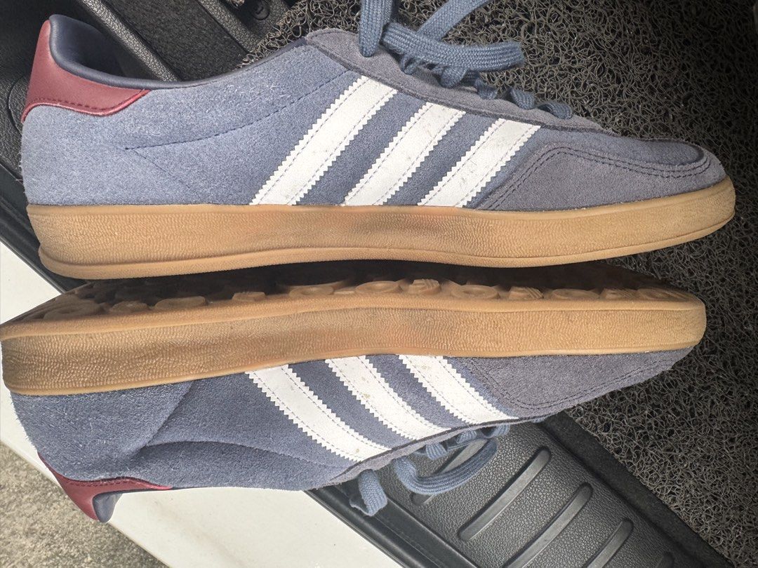 ADIDAS GAZELLE (Category: Sneakers) located in Pasig City. Submitted by brothermikeandthe_mrs. (Listing ID 1466339650, Image 1). Description: USED BUT IN VERY GOOD CONDITION. NO HEEL DRAG. Selling for P2,500.00 Brand New Price:P7,300.00 Still with the Original box.