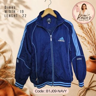 (Category: ) located in . Submitted by katiesmodernthrift (Listing ID 1466478385, Image 1). Description: .