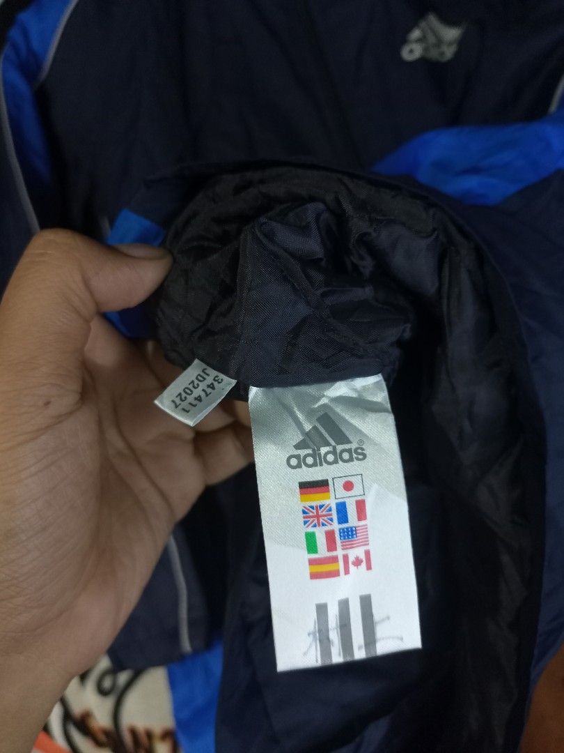 Adidas Light Puffer Jacket (Category: Coats, Jackets and Outerwear) located in Castilla. Submitted by stignapamorma (Listing ID 1466551377, Image 3). Description: Size - 21x28 Condition - Excellent Color Rate - 9/10 Issue - None Price - 500+SF.