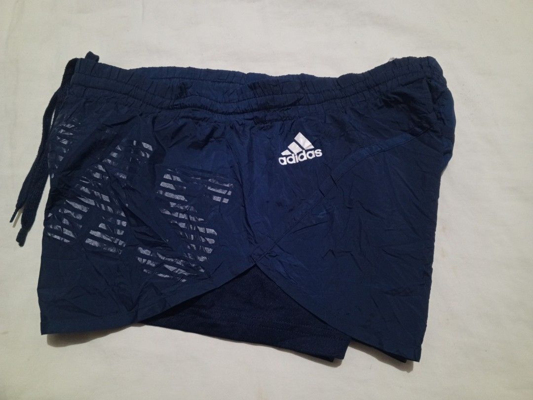 Adidas script running shorts (Category: Activewear) located in Santa Maria. Submitted by paulo-garcia21 (Listing ID 1466459371, Image 3). Description: small on tag waist 30 to 34 length 11 hem 11.5 excellent condition see last pic for flaws.