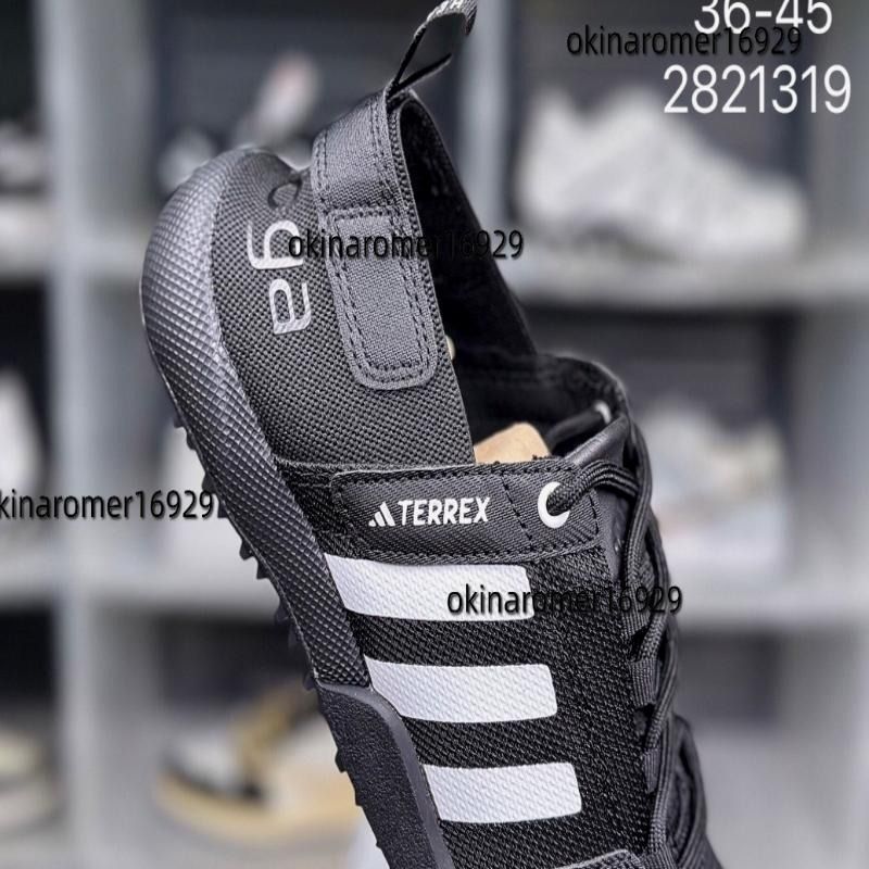 Adidas Terrex Daroga Two 黑白三杠網面透氣溯溪鞋 （分類：波鞋）位於 Hong Kong。 由 mystictree_c10376 提交（商品編號 1466534228，圖片 5）。簡介： 📐 尺碼：35-46 🚚 訂購流程：下單後約5-7天到港，順豐免費包郵 ✨ 產品特點：經典黑白配色、標誌性三杠設計、透氣網面材質，專為涉水活動打造，輕便舒適兼具實用性。。