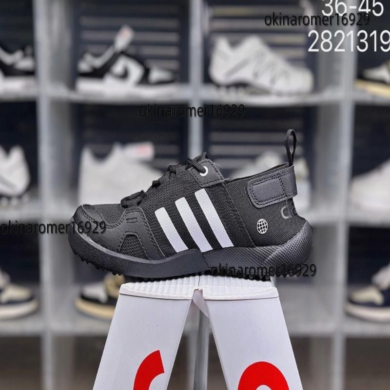 Adidas Terrex Daroga Two 黑白三杠網面透氣溯溪鞋 （分類：波鞋）位於 Hong Kong。 由 mystictree_c10376 提交（商品編號 1466534228，圖片 2）。簡介： 📐 尺碼：35-46 🚚 訂購流程：下單後約5-7天到港，順豐免費包郵 ✨ 產品特點：經典黑白配色、標誌性三杠設計、透氣網面材質，專為涉水活動打造，輕便舒適兼具實用性。。
