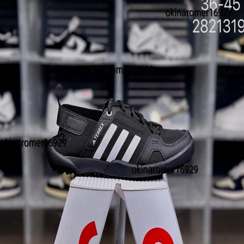 Adidas Terrex Daroga Two 黑白三杠網面透氣溯溪鞋 （分類：波鞋）位於 Hong Kong。 由 mystictree_c10376 提交（商品編號 1466534228，圖片 1）。簡介： 📐 尺碼：35-46 🚚 訂購流程：下單後約5-7天到港，順豐免費包郵 ✨ 產品特點：經典黑白配色、標誌性三杠設計、透氣網面材質，專為涉水活動打造，輕便舒適兼具實用性。。