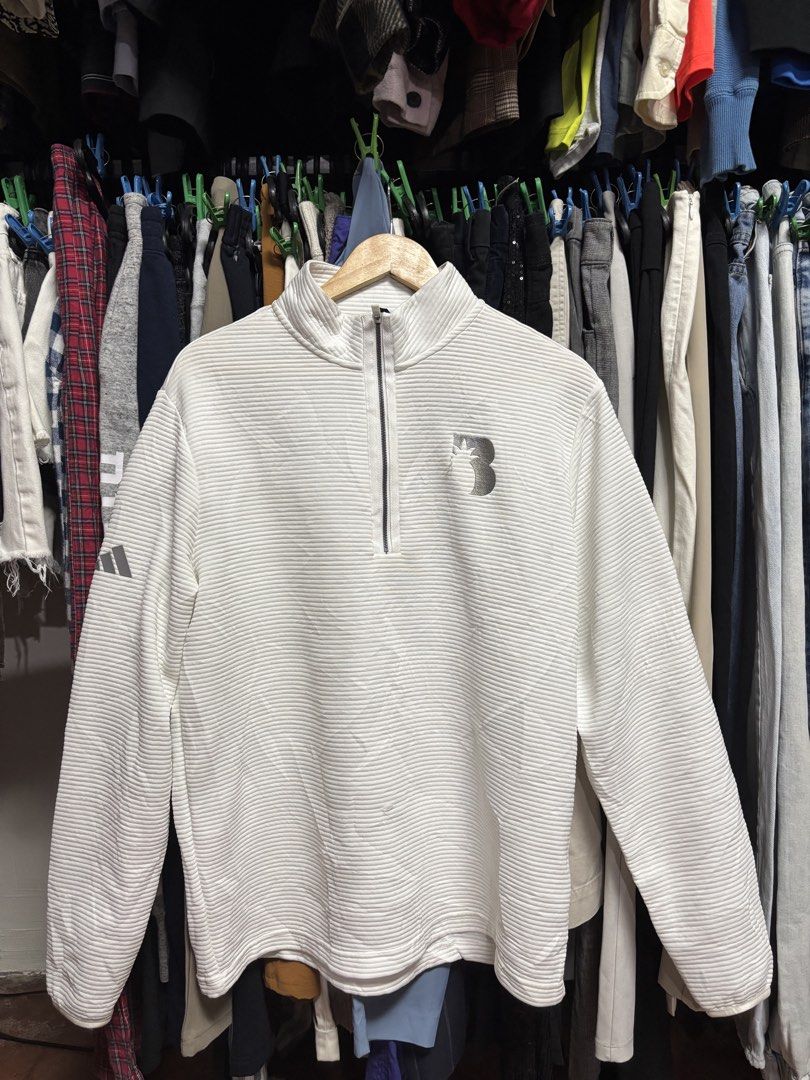ADIDAS turtle neck jacket (Category: Coats, Jackets and Outerwear) located in Pila. Submitted by isabelasthriftclothes (Listing ID 1466483746, Image 1). Description: .