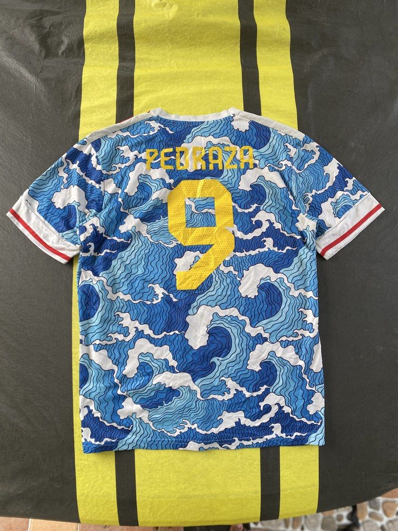 ADIDAS UKIYO JAPAN WAVES SPECIAL EDITION (Category: Activewear) located in Tagbilaran City. Submitted by we_thrift (Listing ID 1466348016, Image 2). Description: XL ON TAG Width:21 Length:29.