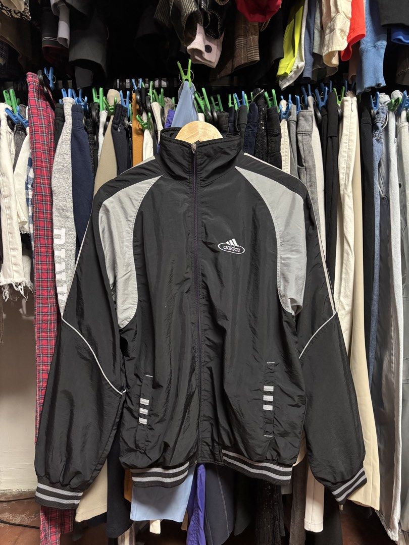 adidas wind breaker jacket (Category: Coats, Jackets and Outerwear) located in Pila. Submitted by isabelasthriftclothes (Listing ID 1466474945, Image 1). Description: unisex small size for boys.